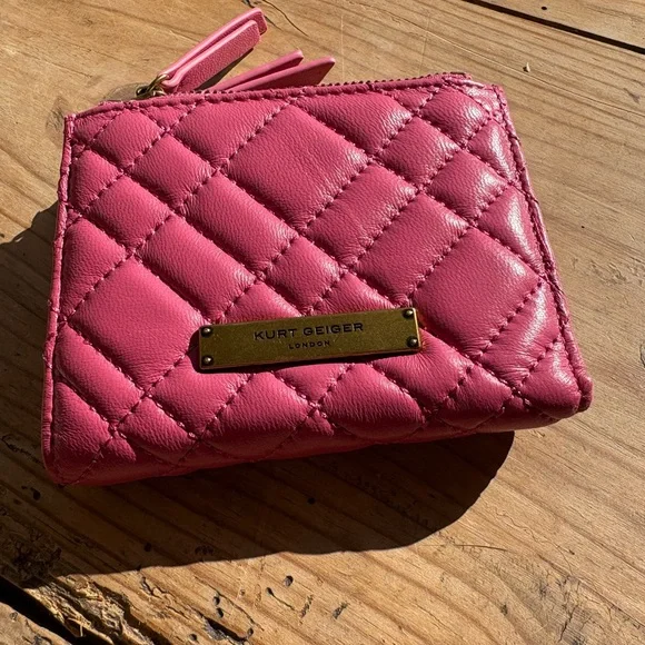 Kurt Geiger Quilted Pink Leather Card Wallet with Gold Plaque - Picture 3 of 11